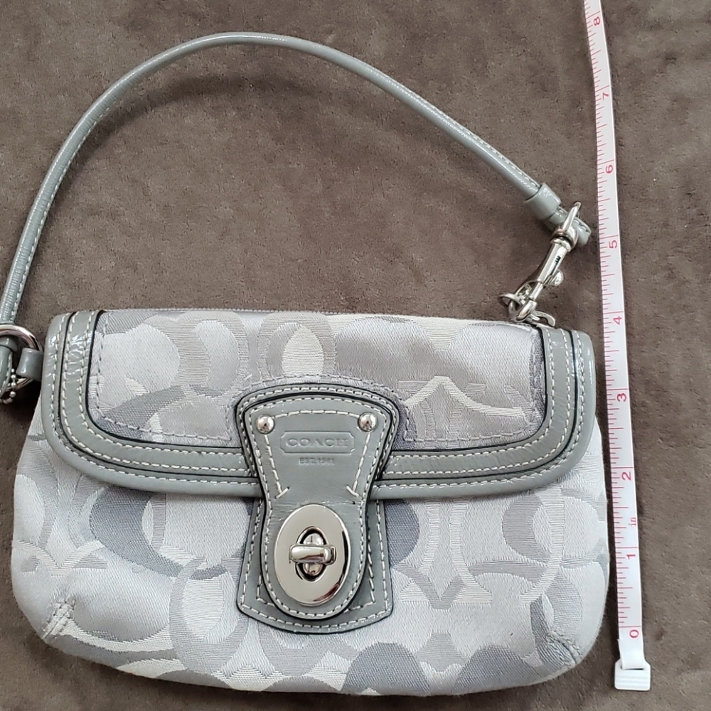 Classic Coach Wristlet - Picture 5 of 8